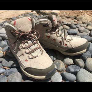 Lands End tan hiking boot size 7.5 (fit like 6)